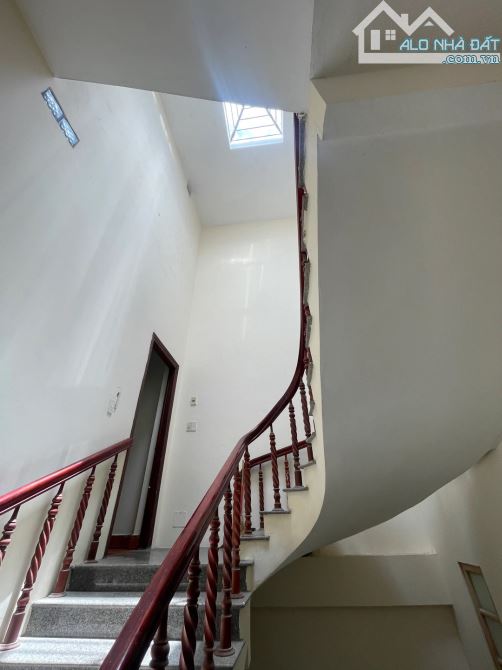 NHÀ MẶT TIỀN ĐƯỜNG TÔ HIẾN THÀNH - GẦN BIỂN - KHU VỰC NHIỀU KHÁCH TÂY DU LỊCH - 2