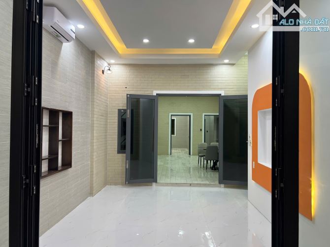 Bán nhanh nhà 3 lầu gần cầu Phú Long diện tích 122m full nội thất oto đậu trong nhà - 2