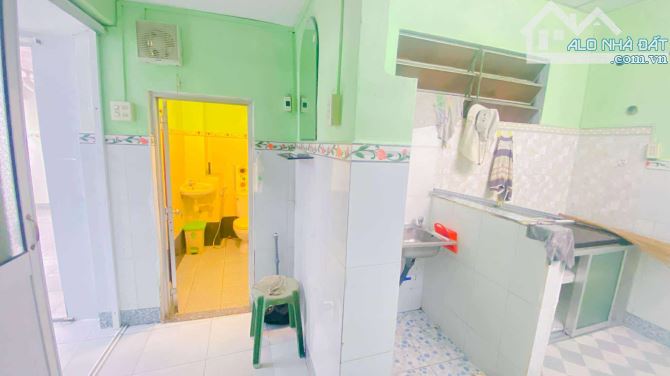 Cho thuê nhà ngang 6,6m hẻm Trần Hưng Đạo 10 triệu - 2