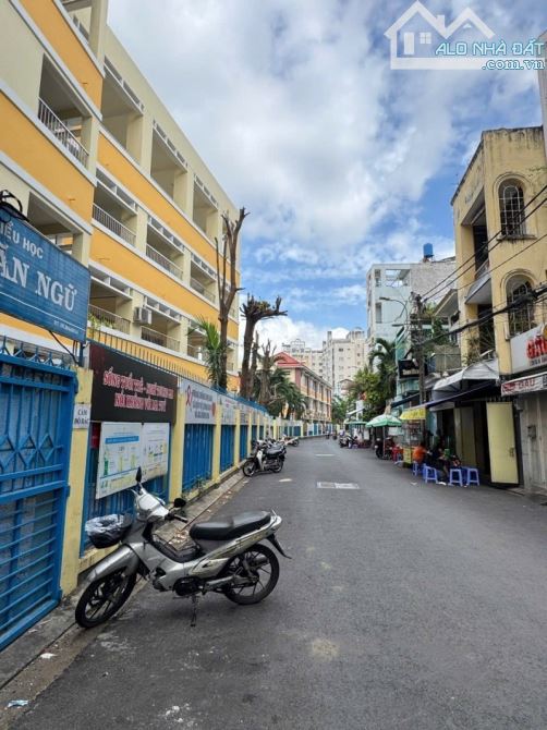BÁN NHÀ PHÚ NHUẬN OTO VÀO NHÀ 50M2 4 TẦNG THANG MÁY NGANG 4M NỞ HẬU  KD ĐẶNG VĂN NGỮ  8.9 - 2