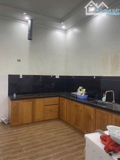 Kẹt tiền bán gấp căn nhà Đ.Phan Văn Hớn, hóc môn - 101m2 - sổ riêng. Giá bán 915 triệu - 2