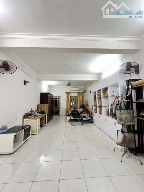 Bán nhà phân lô ngõ 238 Hoàng Quốc Việt – Sổ 61m*5 tầng, 2 thoáng, gara ô tô – Giá 21.5 tỷ - 2