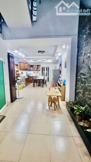 BÁN NHÀ 3 TẦNG ĐÚC XE HƠI ĐỂ TRONG SÂN TA22 QUẬN 12 GIÁ RẺ 5,95 TỶ DIỆN TÍCH 100M2 (4x25) - 2