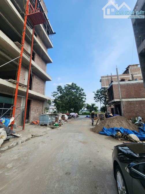 BÁN NHANH LÔ DỰ ÁN KHẮC NIỆM, BN CƠ SỞ HẠ TẦNG ĐỒNG BỘ. 81M2 MẶT 4,5M GIÁ 5,5 TỶ - 2