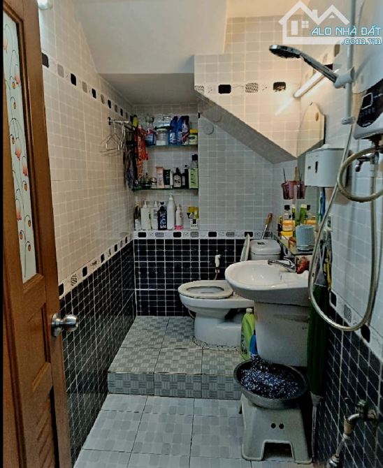 Bán nhà Lò Gốm gần mặt mặt tiền ( 6,5 X 10 ) 3 tầng đúc 3pn sổ vuông chỉ 6 tỷ. - 2