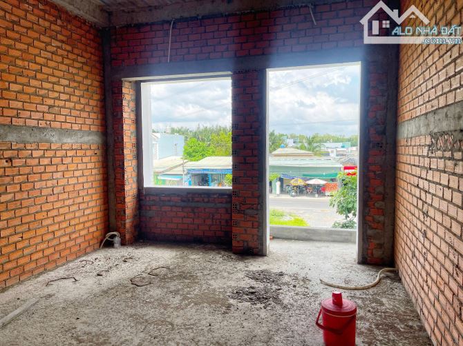 Bán nhà 3 tầng, mặt tiền Đường 826C, Ấp 4, Long Hậu, ngay cổng Saigon Village, chỉ 4.8 tỷ - 3