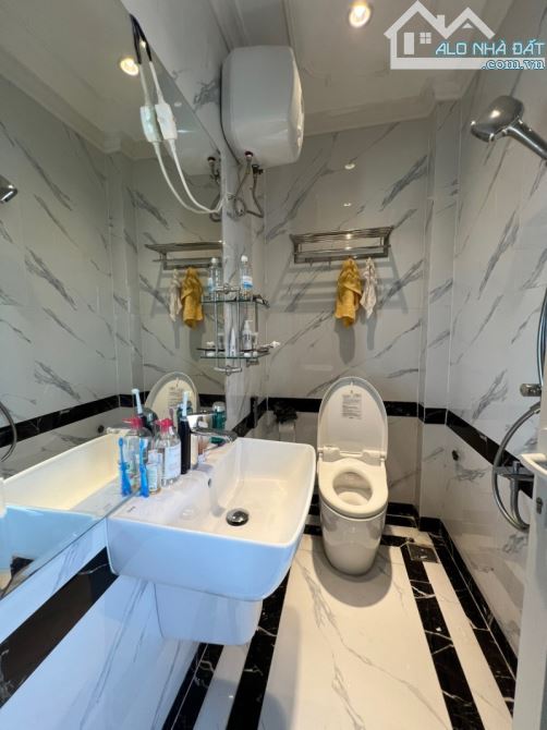 Bán nhà mặt tiền Trần Hưng Đạo-gần Bùi Viện-nhà mới-nội thất đẹp-10PN-thang máy - 3