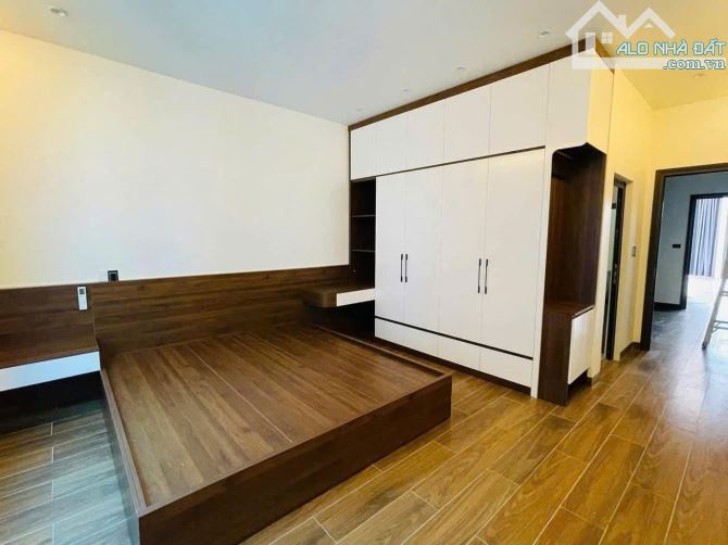 Bán Nhanh Nhà 4 Tầng . Phố Vũ .Đại Phúc . dt 55m . mt 3.5m . hướng ĐB & TN . giá 11 tỷ 3 - 3