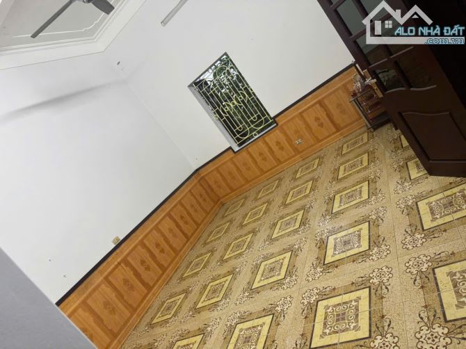 Bán Nhà 3 tầng . Thôn Chè . dt 144m . mt 12m . hướng ĐN . giá 5 tỷ 750 - 3