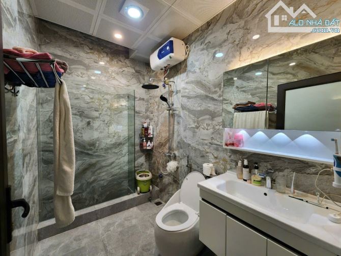 Bán nhà 4 tầng đấu giá Thụ Ninh . dt 81m . mt 4.5m . hướng TN . giá 10 tỷ - 3