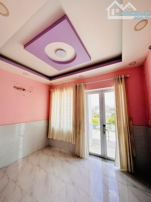Nhà View Sông thoáng mát ( 4M x 15M ) 1 trệt 2 lầu sân oto Q12 - 3