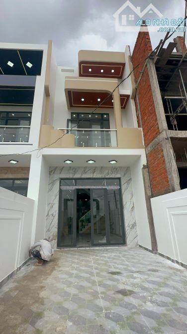 NHÀ 2 TẦNG 104M2 ĐÃ HOÀN CÔNG GẦN CHỢ XOÀI ĐÔI GIÁ 2 TỶ 4 - 3