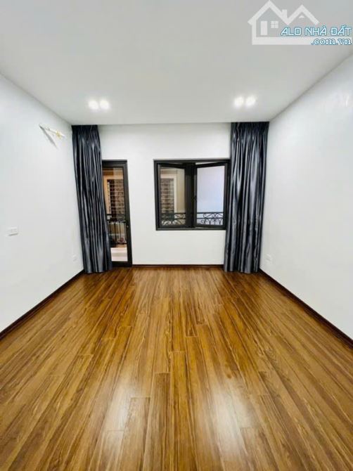 Bán nhà Minh Khai - Nhà đẹp, full nội thất - 20m ra phố - sát vách Time city.