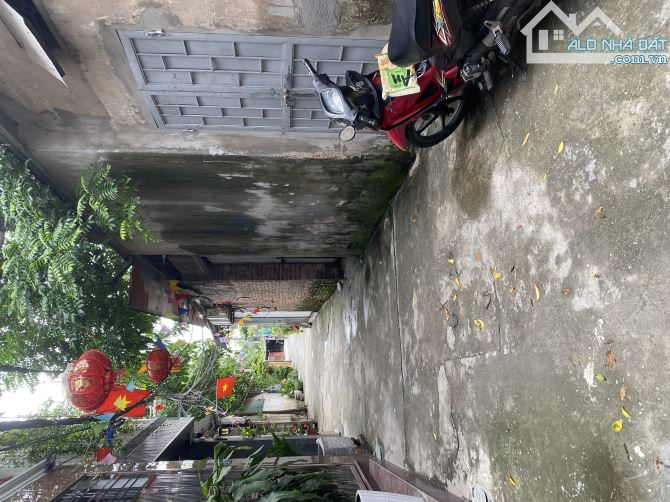 Nhà Gia Quất bán- Dân xây 4 tầng 35m2- Ô tô đỗ cửa, ngõ thông- Chẵn 5 tỷ - 3