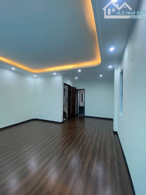 Chính chủ muốn bán căn nhà phố Bà Triệu - Hà Đông - Oto vào  - 42m2 - 4 tầng - Giá 7.4 tỷ - 3