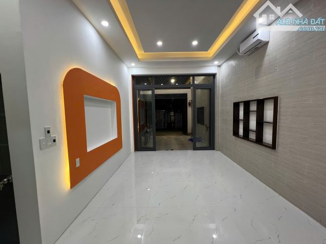 Bán nhanh nhà 3 lầu gần cầu Phú Long diện tích 122m full nội thất oto đậu trong nhà - 3