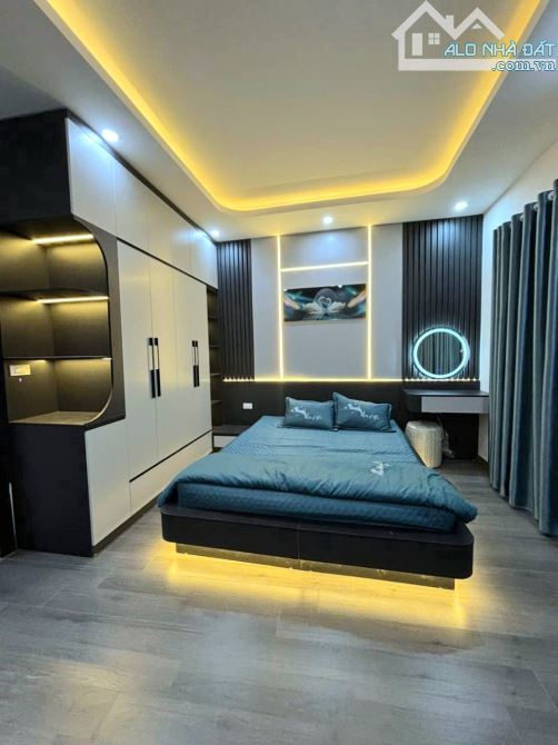 VĂN QUÁN HÀ ĐÔNG - 5 TẦNG -Ô TÔ ĐỖ CỔNG -TẶNG FULL NỘI THẤT - HƠN 100M RA TẦU ĐI - 3