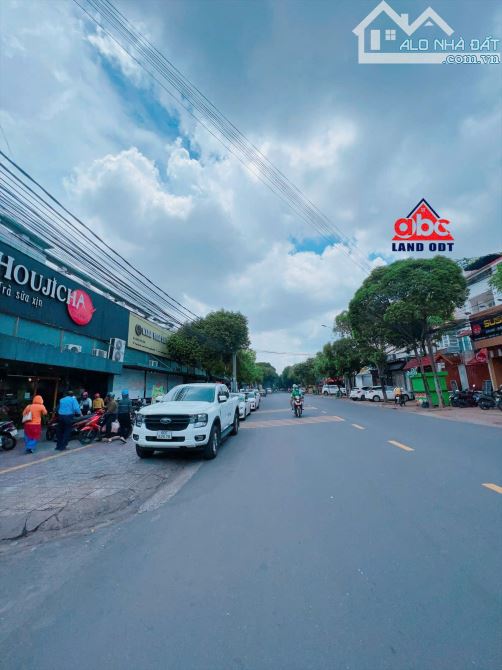 NP780 Bán 2 căn nhà lầu mặt tiền đường Phan Trung ( Đường 5 cũ ) P Tân Mai   DT Gần 300m2 - 3