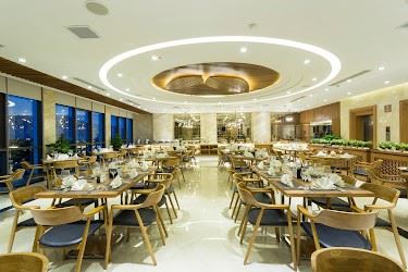 BÁN KHÁCH SẠN 4 SAO – MẶT ĐƯỜNG LỚN – GẦN BIỂN – VIEW BIỂN – BỂ BƠI VÔ CỰC Giá: 280 TỶ - 3