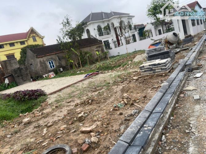 nhỉnh 5 tỷ- đất đẹp- biểu khê- thuỵ lâm- vỉa hè 5m, 3 ô tô tránh , kinh doanh tốt - 4