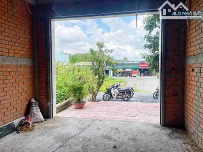 Bán nhà 3 tầng, mặt tiền Đường 826C, Ấp 4, Long Hậu, ngay cổng Saigon Village, chỉ 4.8 tỷ - 4
