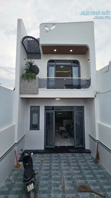Chỉ 2 tỷ 5. Cần bán nhà 1 trệt 1 lầu đúc sau lưng UBND xã Mỹ Hạnh Nam giáp Hóc Môn - 4
