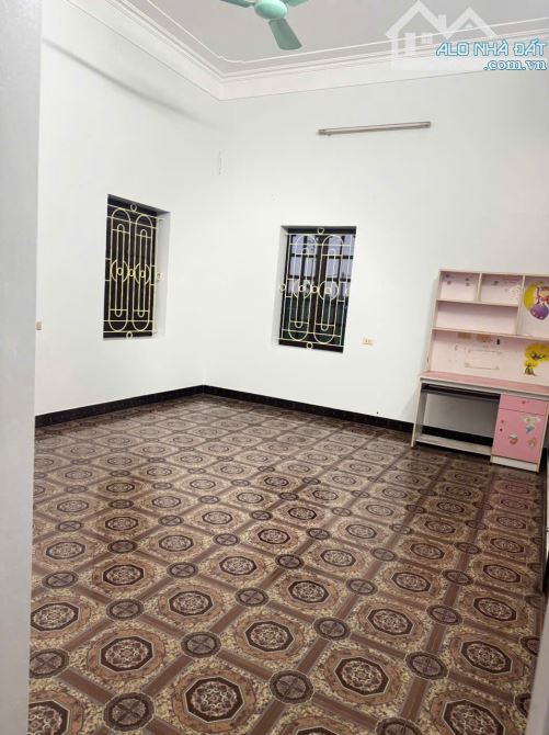 Bán Nhà 3 tầng . Thôn Chè . dt 144m . mt 12m . hướng ĐN . giá 5 tỷ 750 - 4