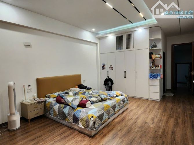 Bán nhà 4 tầng đấu giá Thụ Ninh . dt 81m . mt 4.5m . hướng TN . giá 10 tỷ - 4