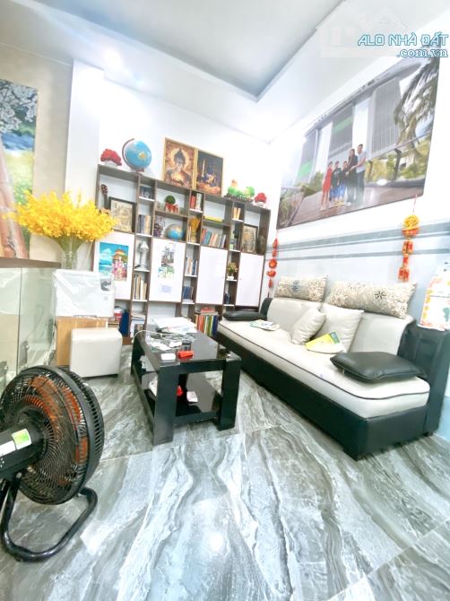 ĐỊNH CƯ BÁN GẤP - NGAY LÃ XUÂN OAI, LÊ VĂN VIỆT - Ô TÔ TRÁNH - 2 TẦNG 90M2 - NHỈNH 8 TY - 4