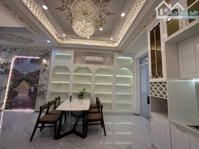 Nhà 3 tầng, full nội thất, 100m2 - ngang 5m, oto ngủ trong nhà. Nhỉnh nhẹ 8 tỷ - 4
