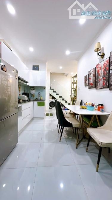 BÁN NHÀ MỚI ĐẸP 2 TẤM Q4 NGAY CHỢ 200 XÓM CHIẾU RẤT ĐẸP DTSD 100m2 GIÁ 4TỈ590 TL KDC - 4