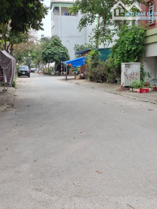 Nhỉnh hơn 14 tỷ / 87 m2/ 7 M tiền / Trâu Quỳ Vỉa hè ô tô chánh - 4