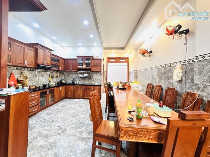 BÁN GẤP BIỆT THỰ ĐẸP, TRUNG MỸ TÂY TẶNG HẾT NỘI THẤT, QUẬN 12, DT 125M2(5.1 × 25), GIÁ  RẺ - 4