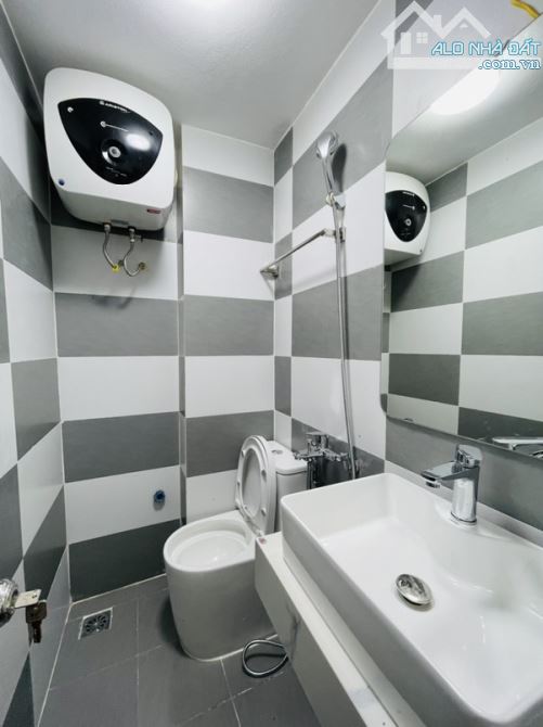 Bán nhà phố trương định 23m2 5 tầng rất mới - giá 5.5 tỷ - 5