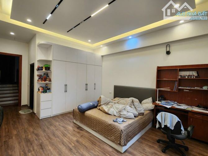Bán nhà 4 tầng đấu giá Thụ Ninh . dt 81m . mt 4.5m . hướng TN . giá 10 tỷ - 5