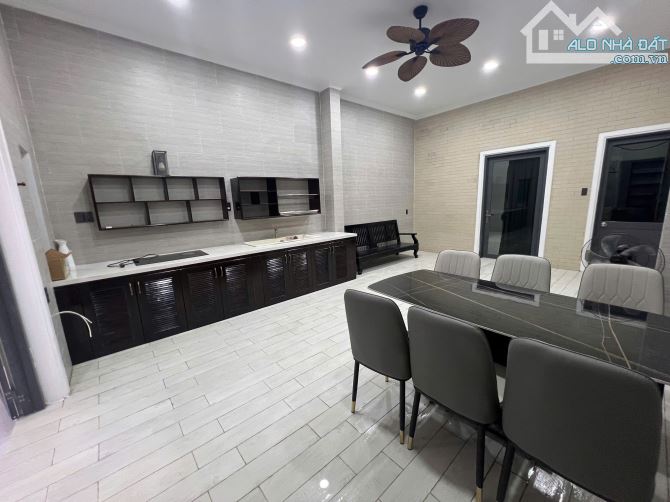 Bán nhanh nhà 3 lầu gần cầu Phú Long diện tích 122m full nội thất oto đậu trong nhà - 5