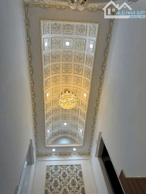 Nhà 3 tầng, full nội thất, 100m2 - ngang 5m, oto ngủ trong nhà. Nhỉnh nhẹ 8 tỷ - 6