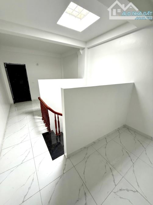 Tôi cần bán nhà DT 50m2, MT rộng 4m, 6 ngủ, gần oto đỗ, cách phố 20m, giá 9.6 tỷ - 6