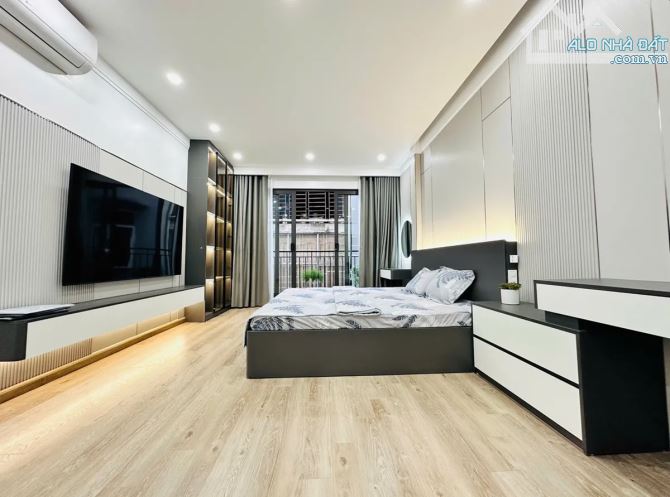 Bán nhà mặt ngõ thông Khúc Thừa Dụ, mới đẹp tinh tươm, thang máy nhập, thoáng sáng - 6