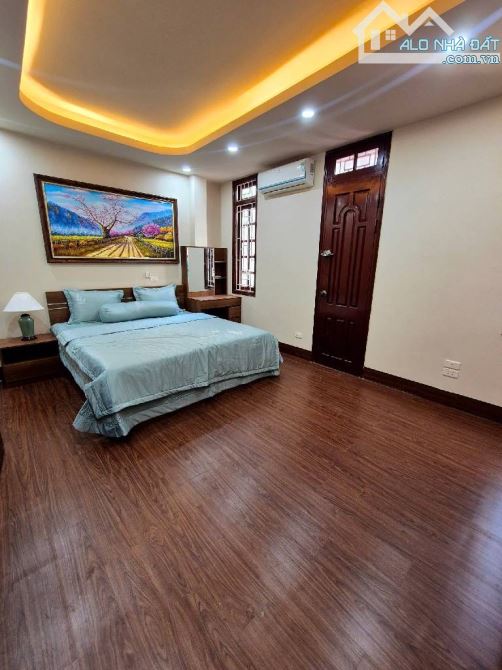 BÁN GẤP,NHÀ PHỐ HÀO NAM - ĐỐNG ĐA 90 M2-MT -5,6 M- 13,5 TỶ - 7