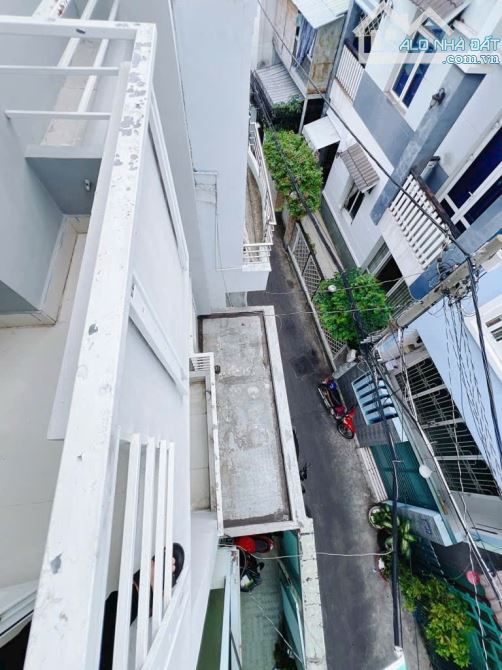 BÁN NHÀ MỚI ĐẸP 4 TẤM NHÀ TRỐNG HÌNH THẬT TẠI P4 HOÀNG DỆU SÁT MẶT TIỀN GIÁP Q1 GIÁ 7TỈ290 - 7