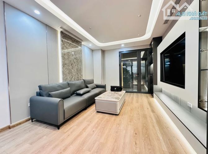 Bán nhà mặt ngõ thông Khúc Thừa Dụ, mới đẹp tinh tươm, thang máy nhập, thoáng sáng - 7