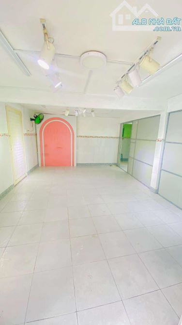 Cho thuê nhà ngang 6,6m hẻm Trần Hưng Đạo 10 triệu - 8