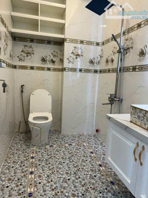 Nhà 3 tầng, full nội thất, 100m2 - ngang 5m, oto ngủ trong nhà. Nhỉnh nhẹ 8 tỷ - 9