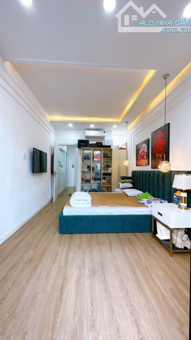 BÁN NHÀ MỚI ĐẸP 2 TẤM Q4 NGAY CHỢ 200 XÓM CHIẾU RẤT ĐẸP DTSD 100m2 GIÁ 4TỈ590 TL KDC - 9