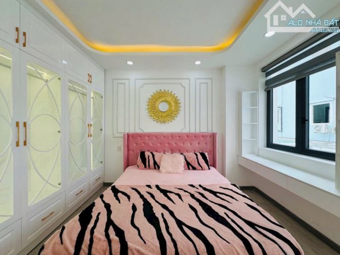 Nhà Phố Quận 7 - Ngang Khủng 8m - Chỉ 8 Tỷ Hơn - 9