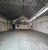Cho thuê nhà mặt đường Nguyễn Văn Linh, dt 500m2, ngang 12m, nhà 1 tầng thông sàn