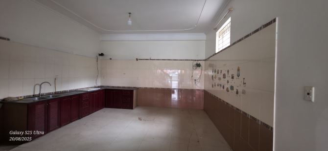 Cho thuê nhà mặt đường Ngô Gia Tự gần ngã 3 Văn Cao, mặt tiền 5m, DT 75m2, nhà 4 tầng