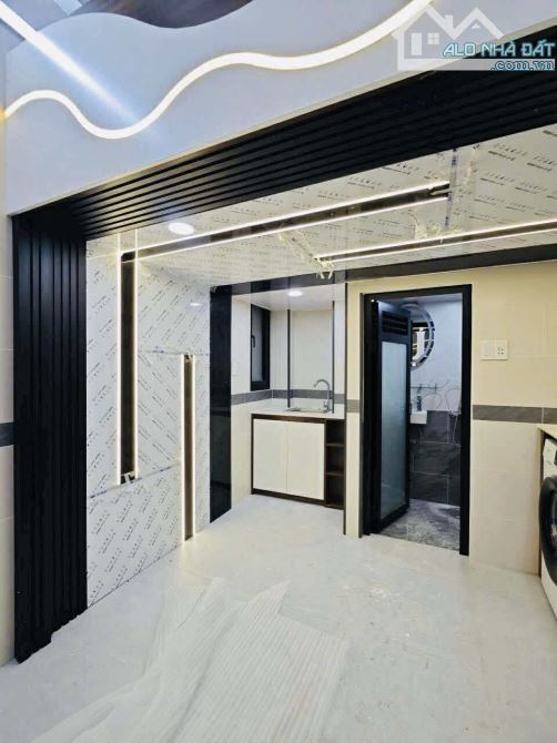 Bán Gấp CHDV Đường Nguyễn Văn Trỗi, Phú Nhuận, DT 5.3 x 17m, Chỉ 18.5 Tỷ