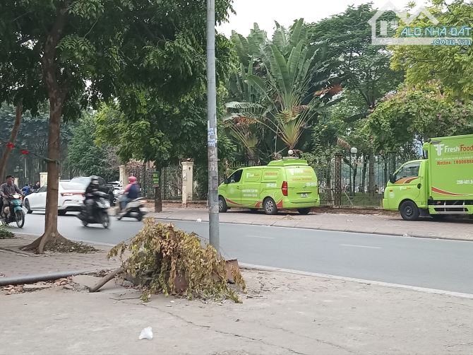 Biệt thự KĐT mới Dịch Vọng, cận kề công viên, DT 320m2 x Mặt tiền 16,5m, Giá đầu tư 130 tỷ